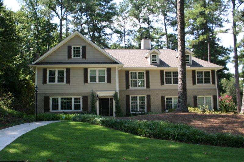 Discover the Murphy Candler Pool & Neighborhood in Brookhaven