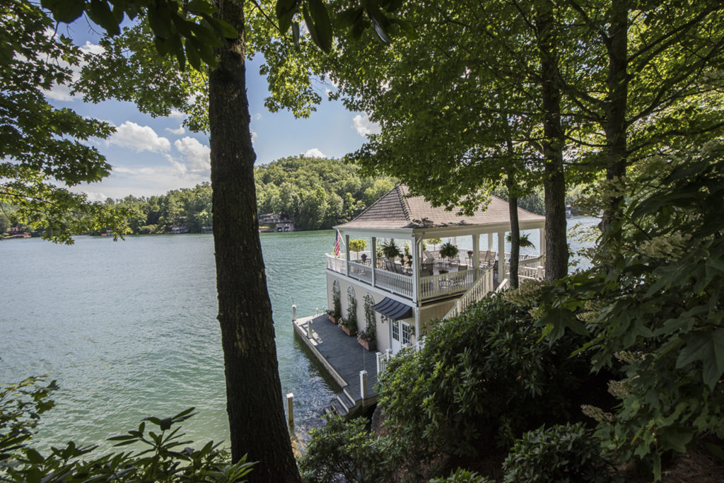 Spectacular Lakeside Villa Gracing The Shores Of Lake Burton