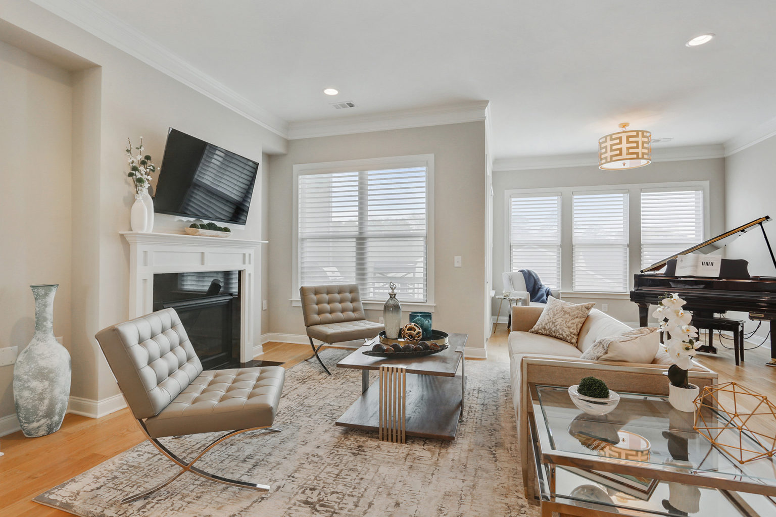 Upgraded Townhome in SoughtAfter Brookhaven (Previously