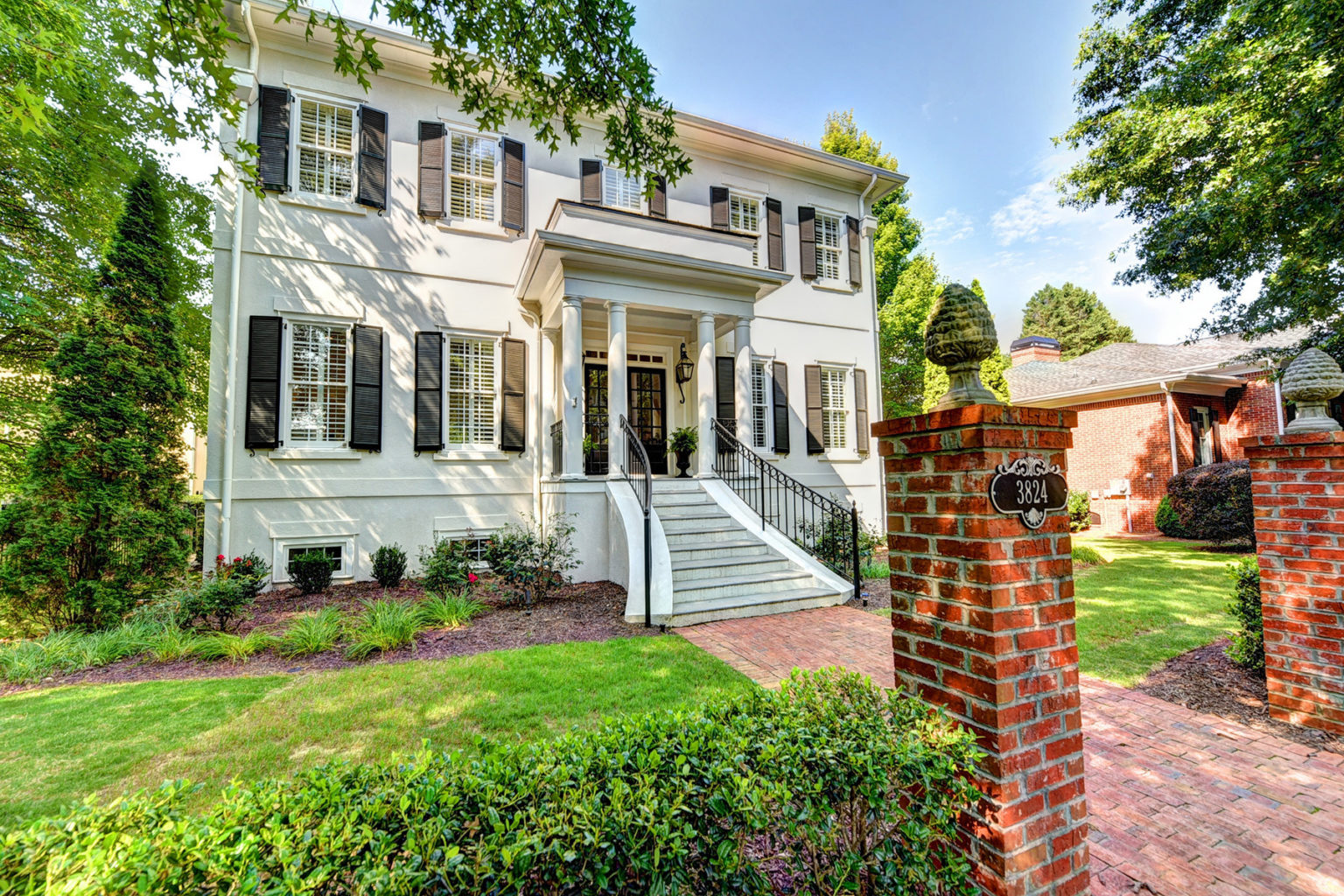 Sweet Bottom Plantation Home Embodies Southern Charm (Previously Listed)
