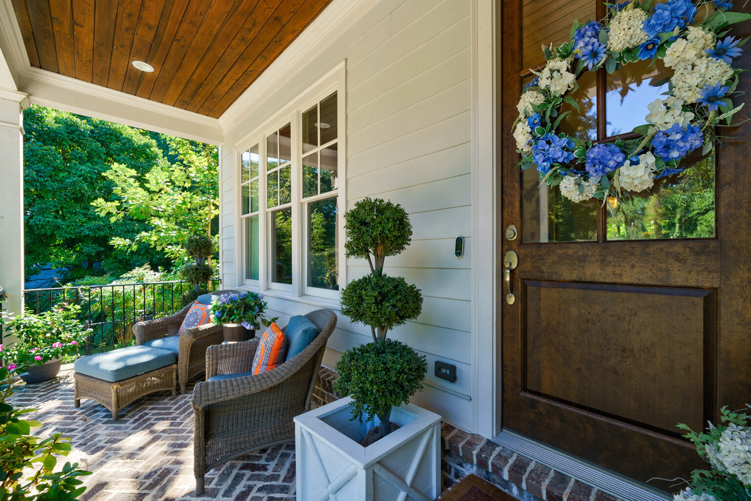 Beautiful Ashford Park Traditional in the Heart of Brookhaven